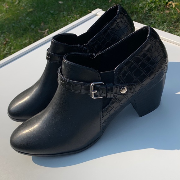 Gloria Vanderbilt Shoes - Picture 7 of 10